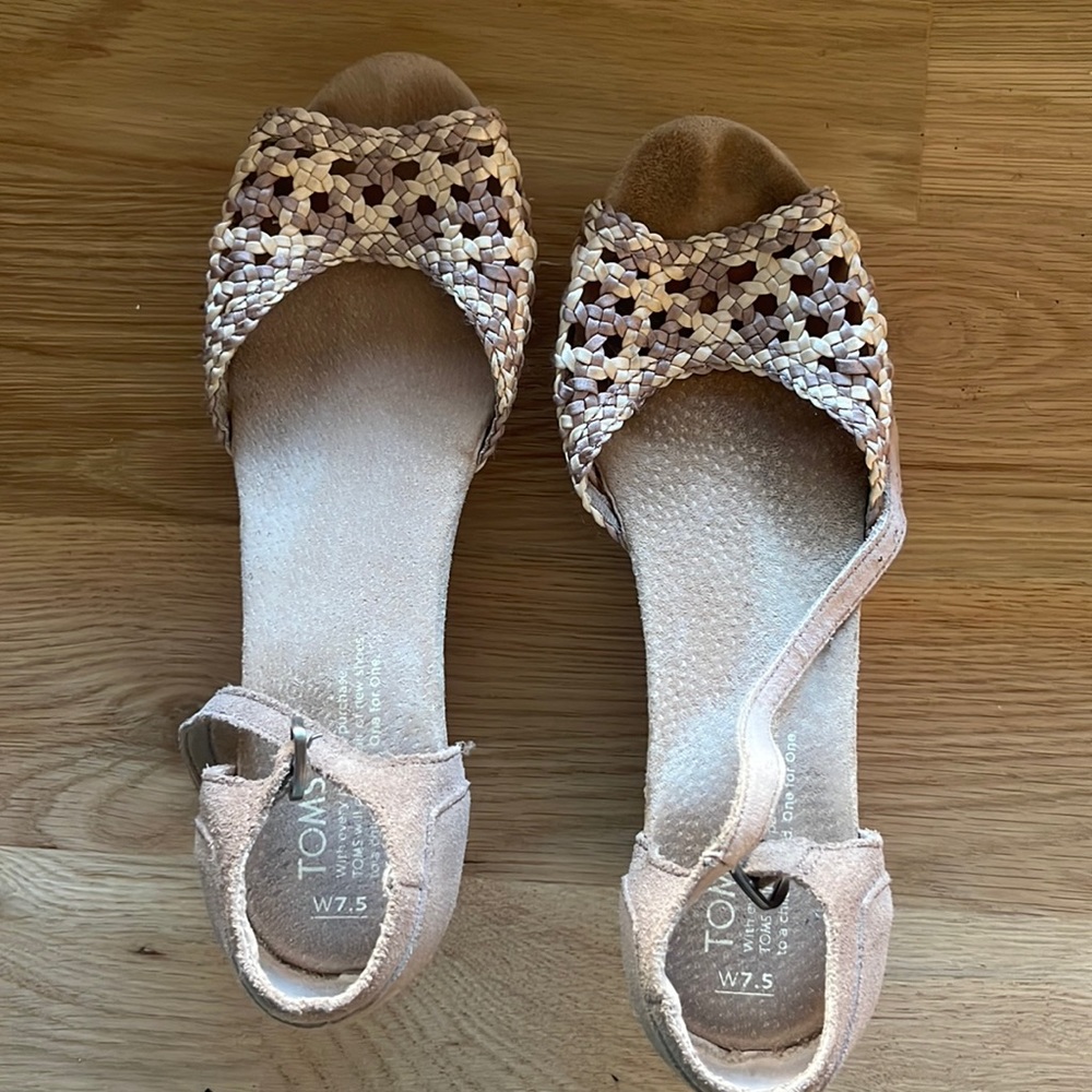 Tom’s wedges 7.5